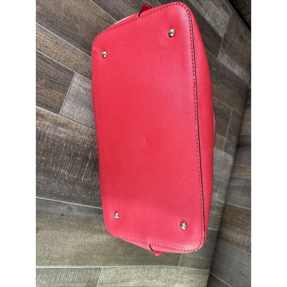 Guess Medium handbag red dome shaped zippered closure satchel - Picture 6 of 16